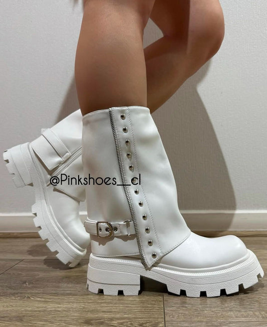 Shark tachas White